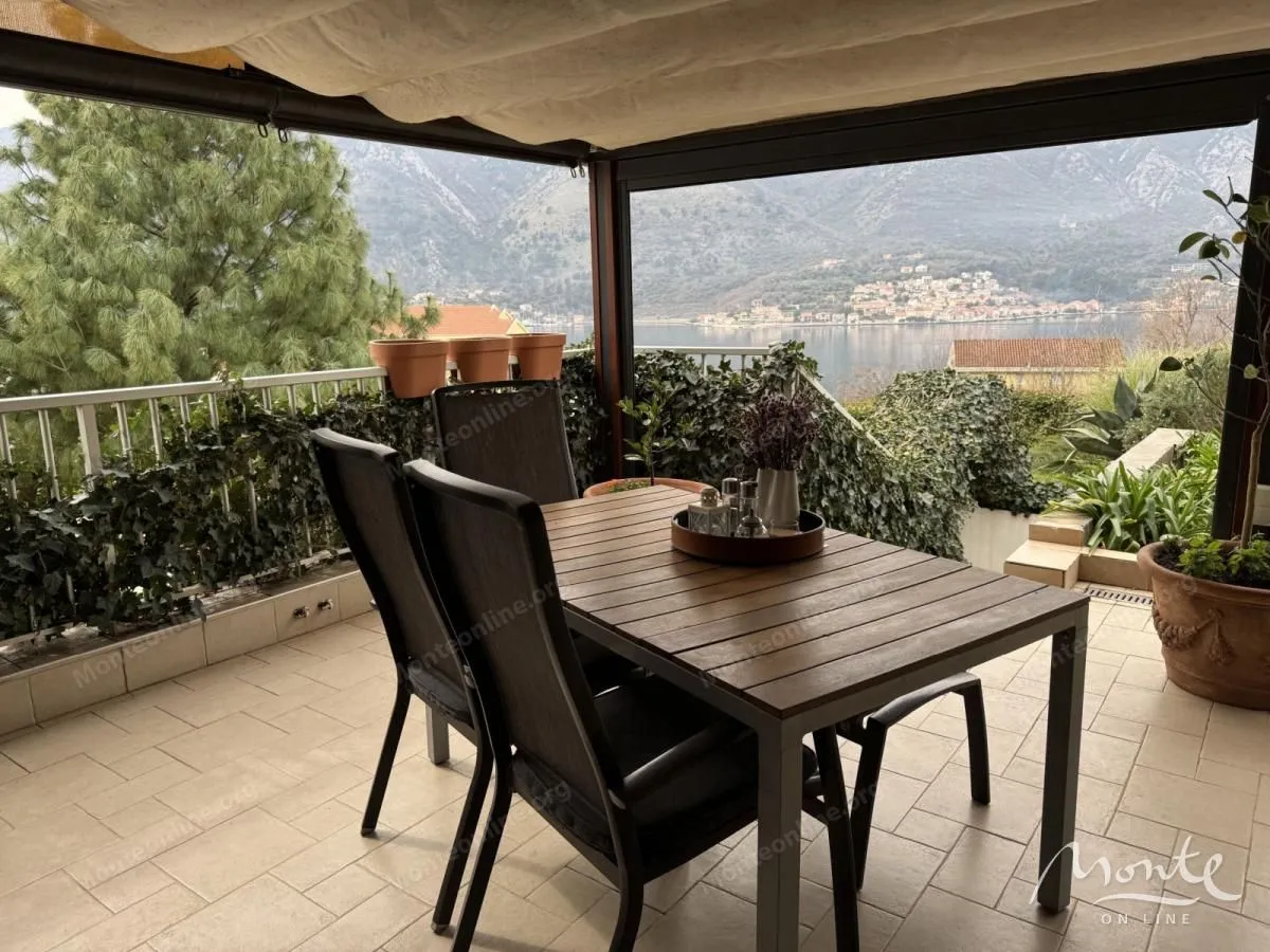 Sale, two bedroom apartment, 74m², Dobrota, Kotor