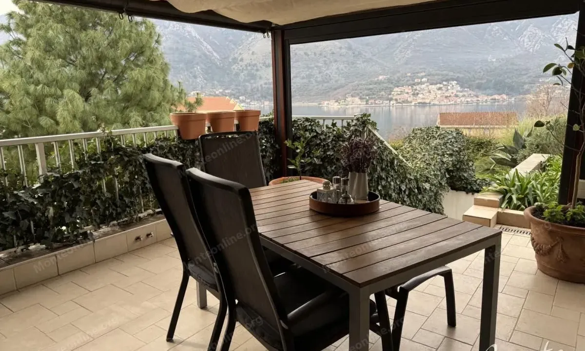 Sale, two bedroom apartment, 74m², Dobrota, Kotor