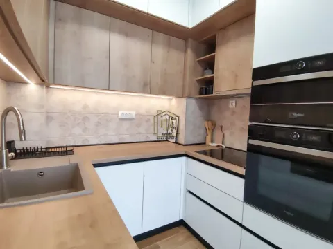 Izdavanje, dvosoban stan, 86m², Centar, Podgorica - image 2