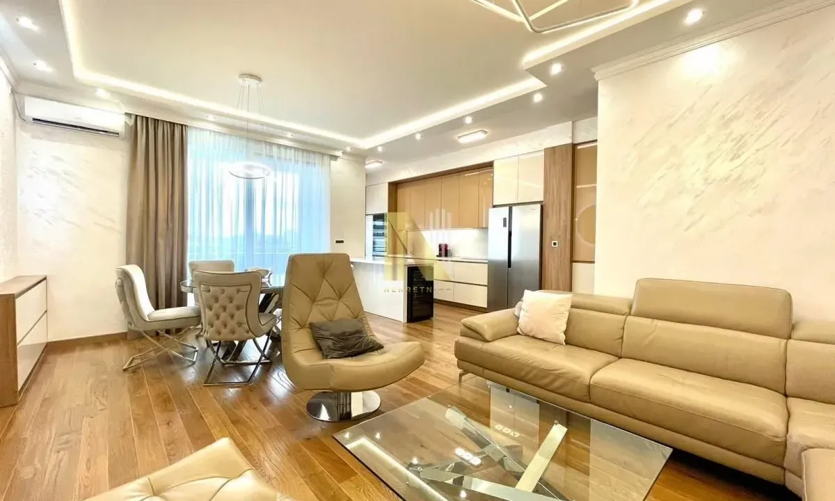 Rent, four bedroom apartment, 140m², Sajmište, Novi Sad