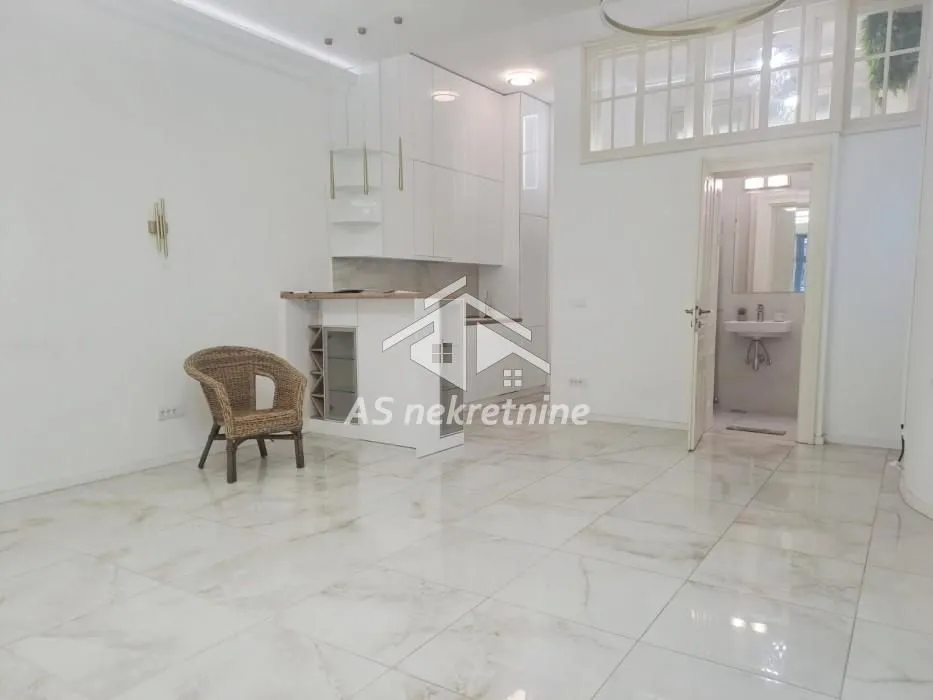 Rent, three bedroom apartment, 106m², Stari Grad, Beograd