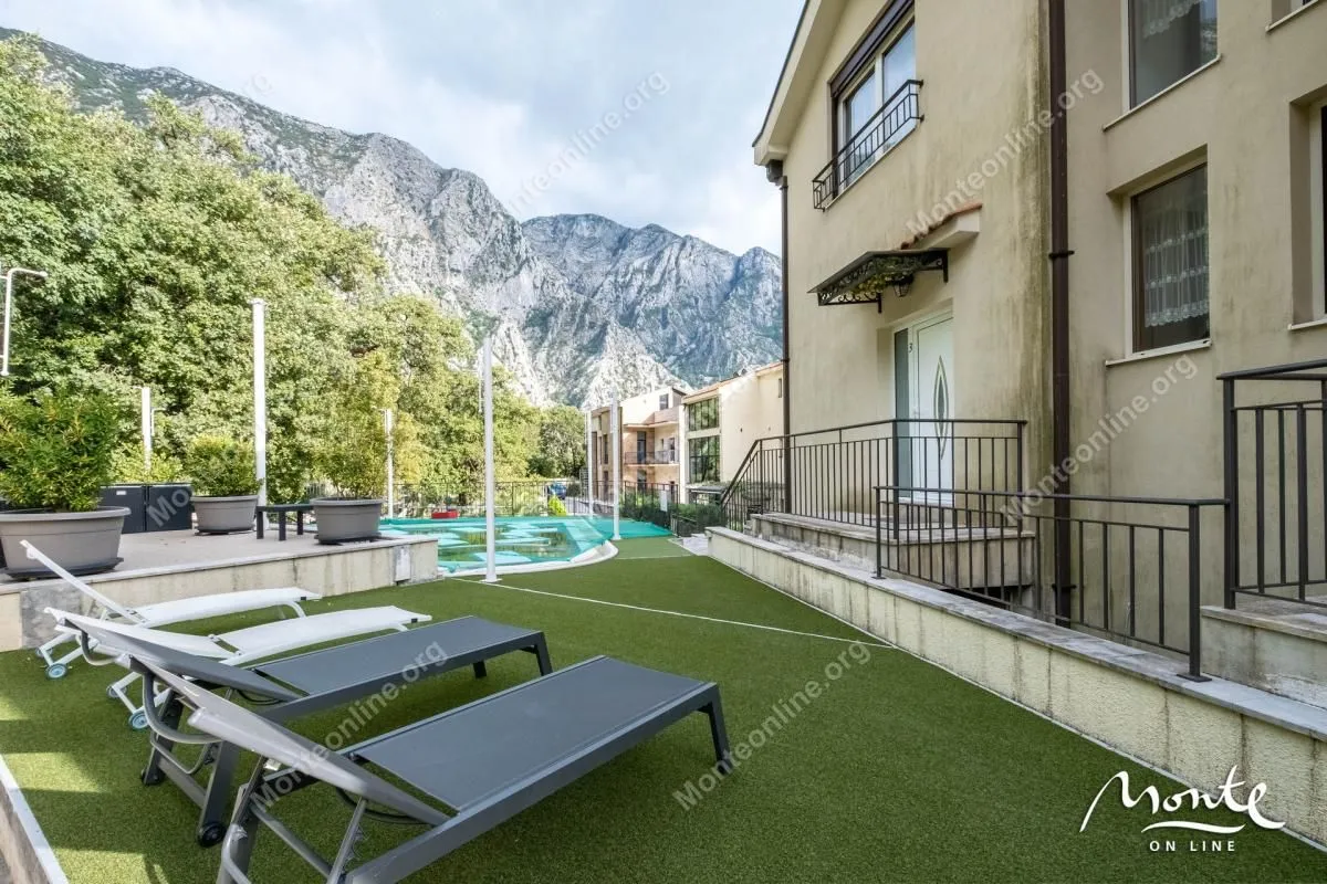 Prodaja, dvosoban stan, 104m², Orahovac, Kotor