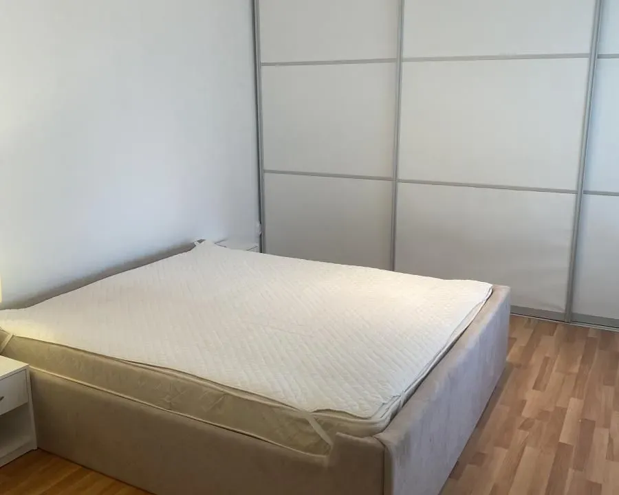 Izdavanje, četvorosoban stan, 100m², Savski Venac, Beograd