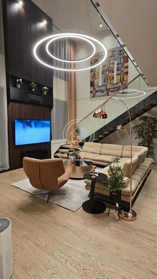 Izdavanje, četvorosoban stan, 161m², Savski Venac, Beograd