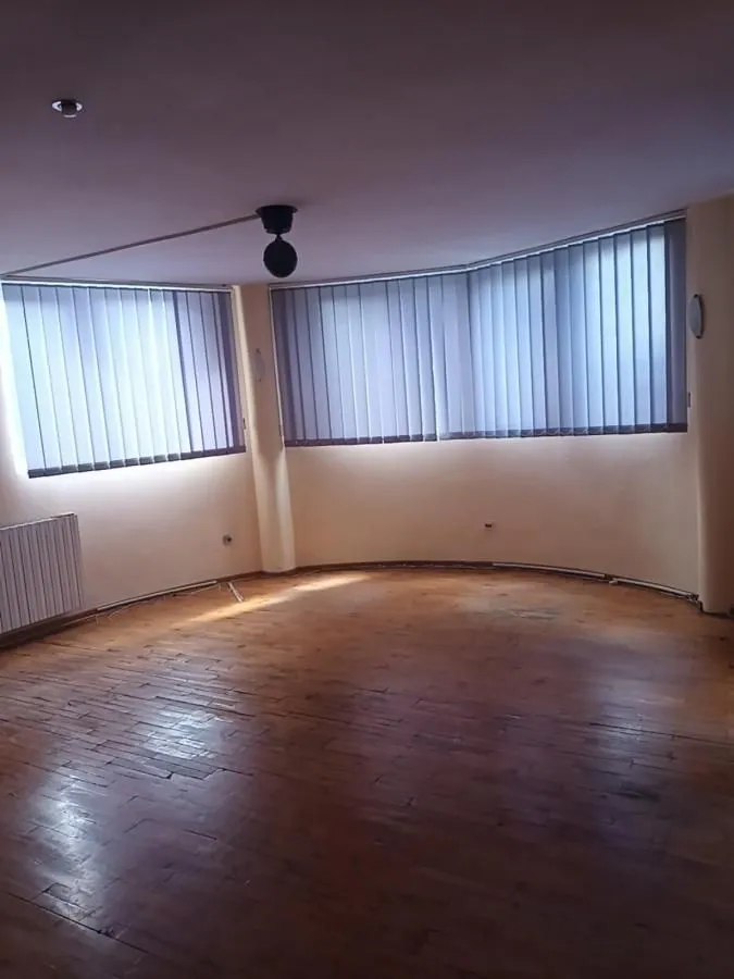 Izdavanje, kuća, 180m², Čukarica, Beograd