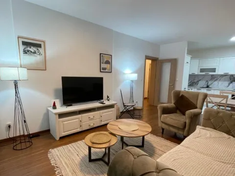 Izdavanje, dvosoban stan, 70m², Master Kvart, Podgorica - image 1