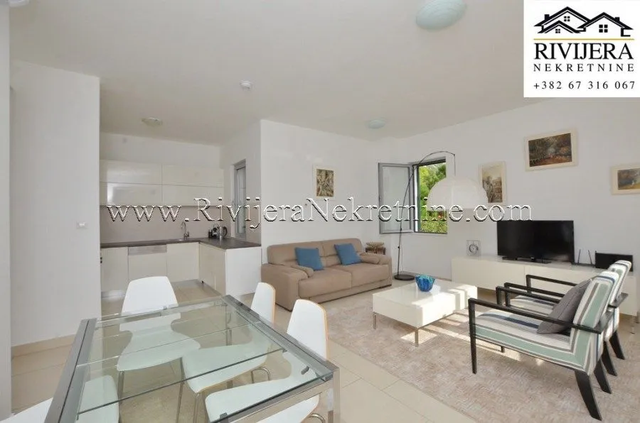 Prodaja, dvosoban stan, 96m², Morinj, Kotor