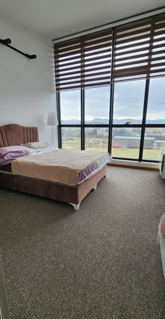 Izdavanje, četvorosoban stan, 160m², Stari Aerodrom, Podgorica