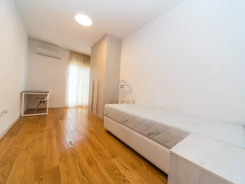 Izdavanje, dvosoban stan, 75m², Central Point, Podgorica - image 7