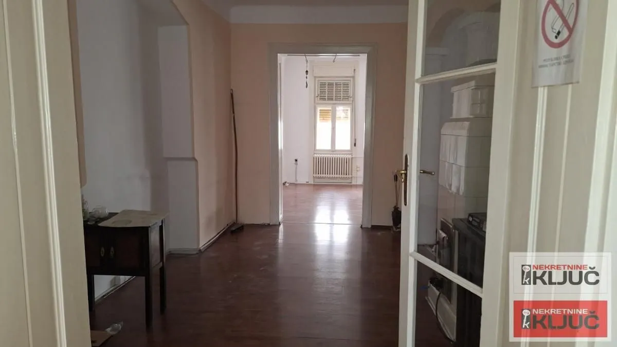 Izdavanje, četvorosoban stan, 103m², Centar, Novi Sad