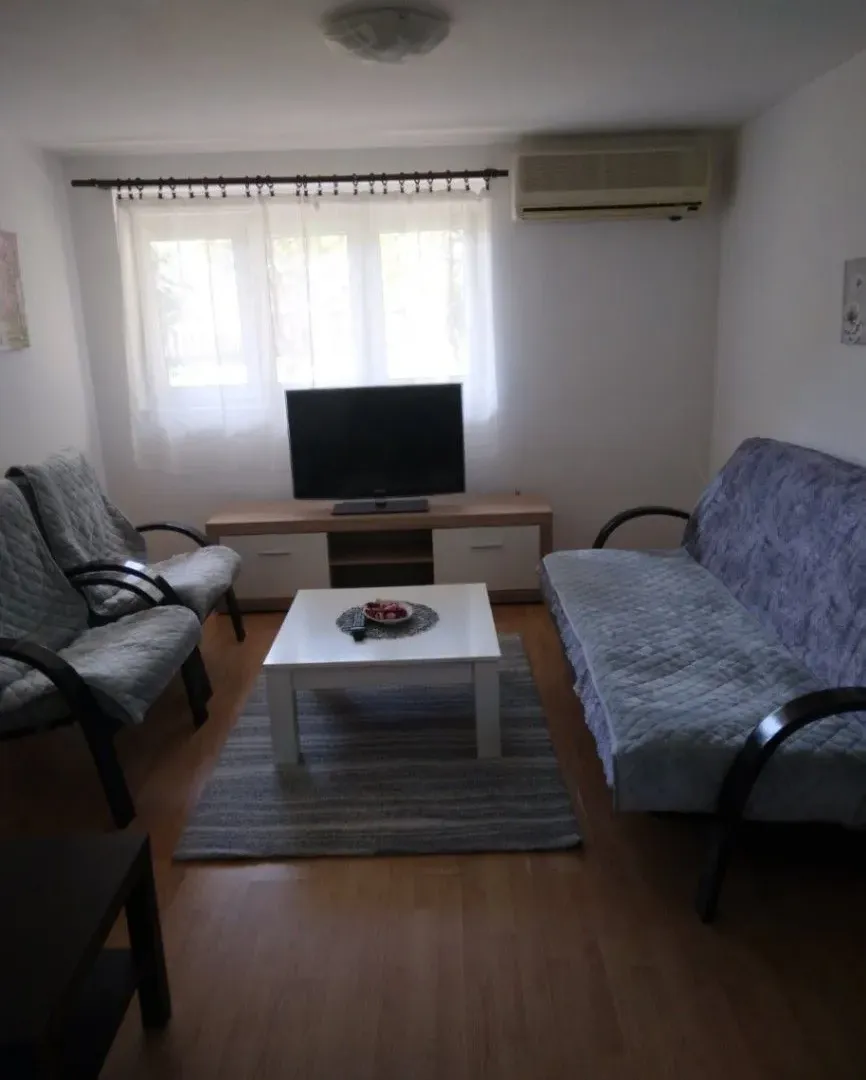 Izdavanje, jednosoban stan, 55m², Momišići, Podgorica
