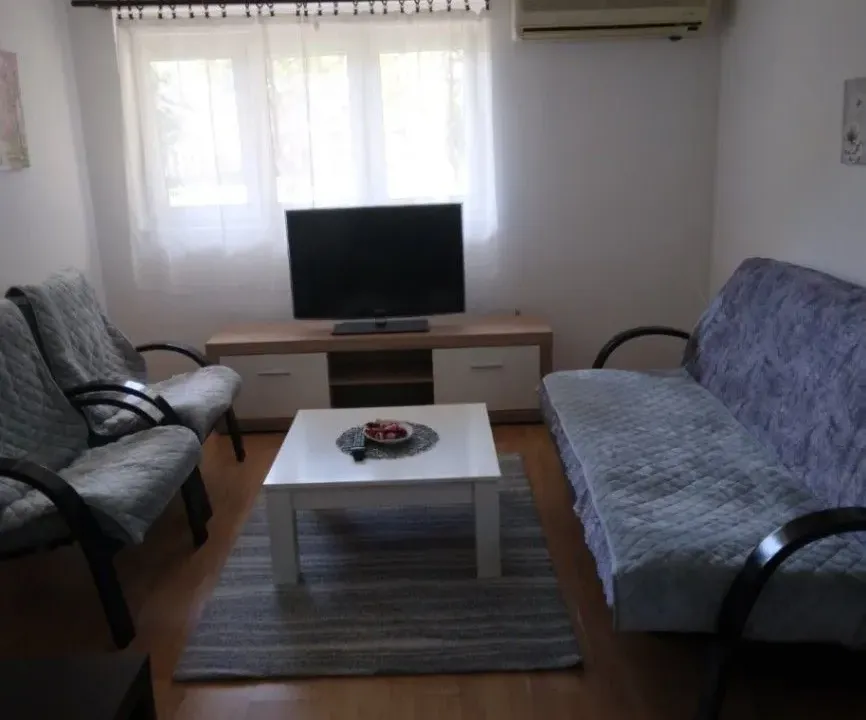 Izdavanje, jednosoban stan, 55m², Momišići, Podgorica