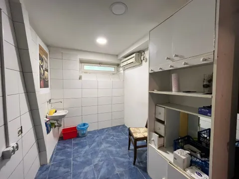 Izdavanje, poslovni prostor, 12m², Podgorica, Crna Gora - image 3