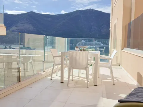 Prodaja, dvosoban stan, 106m², Dobrota, Kotor - image 2