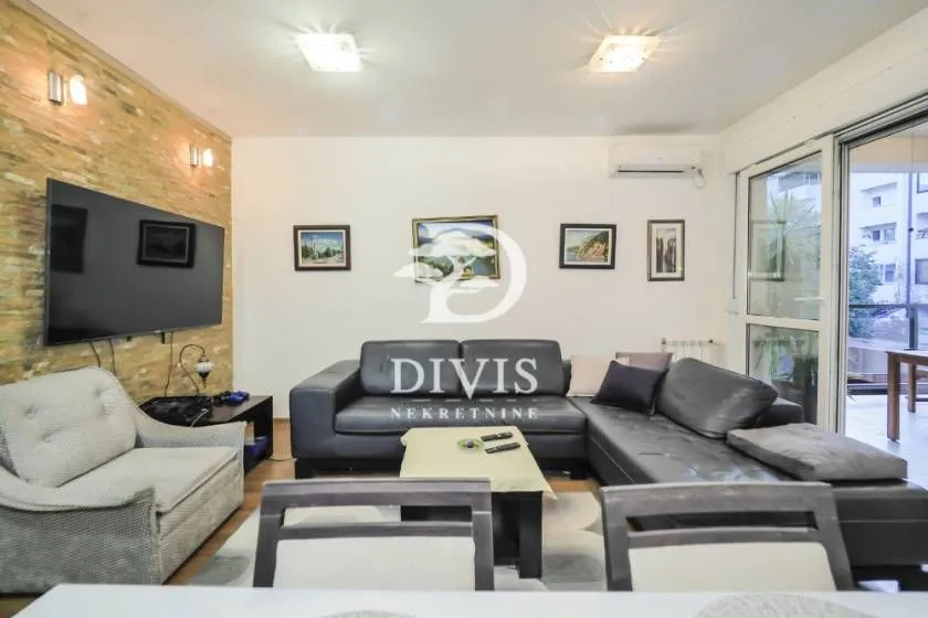 Prodaja, trosoban stan, 85m², Đeram Pijaca, Beograd