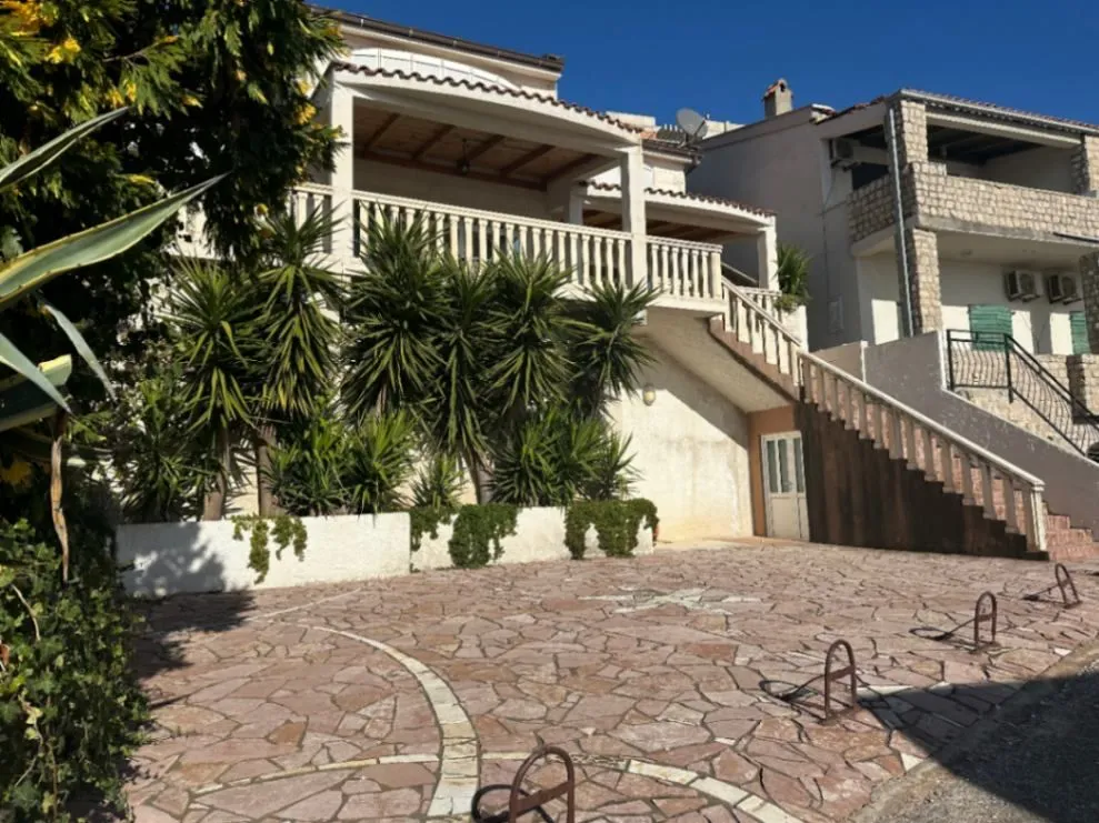 Prodaja, kuća, 164m², Utjeha, Bar