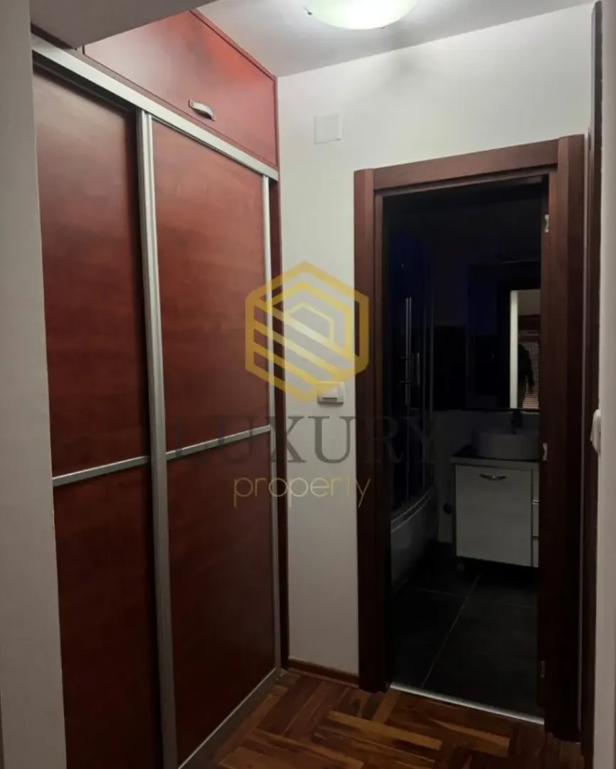 Prodaja, četvorosoban stan, 174m², Gorica C, Podgorica
