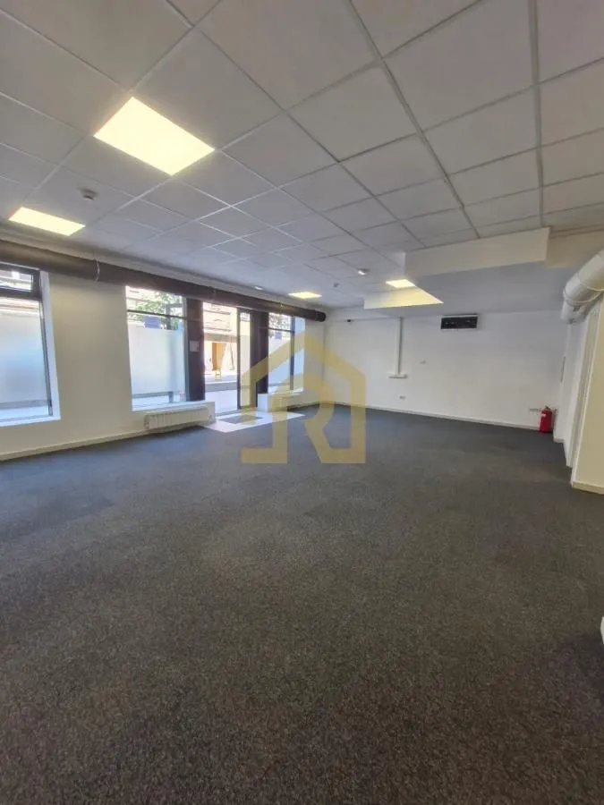 Izdavanje, poslovni prostor, 139m², Banovo Brdo, Beograd