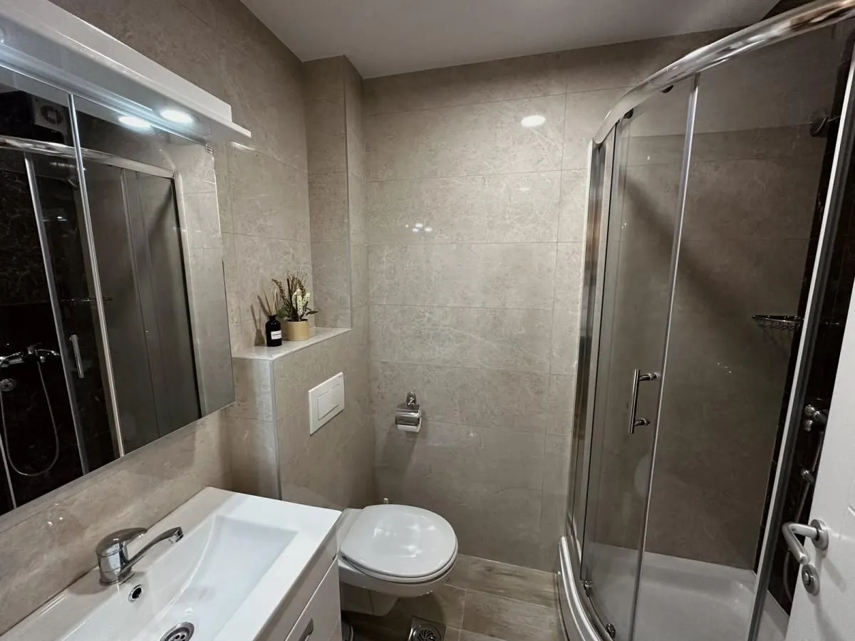 Izdavanje, dvosoban stan, 78m², Dom zdravlja, Niš