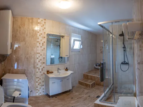 Rent, house, 111m², Lastva Grbaljska, Kotor - image 9