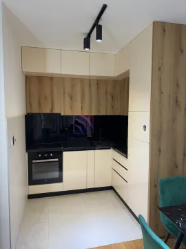 Modern kitchen with built-in units and appliances. - image 6