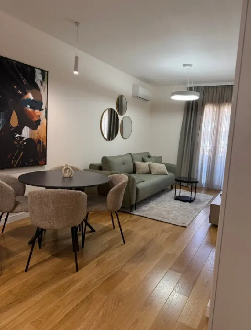 Izdavanje, jednosoban stan, 40m², Central Point, Podgorica