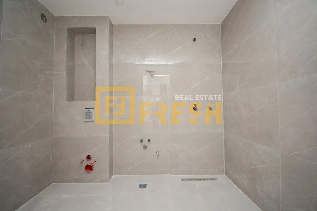 Prodaja, četvorosoban stan, 206m², Momišići, Podgorica