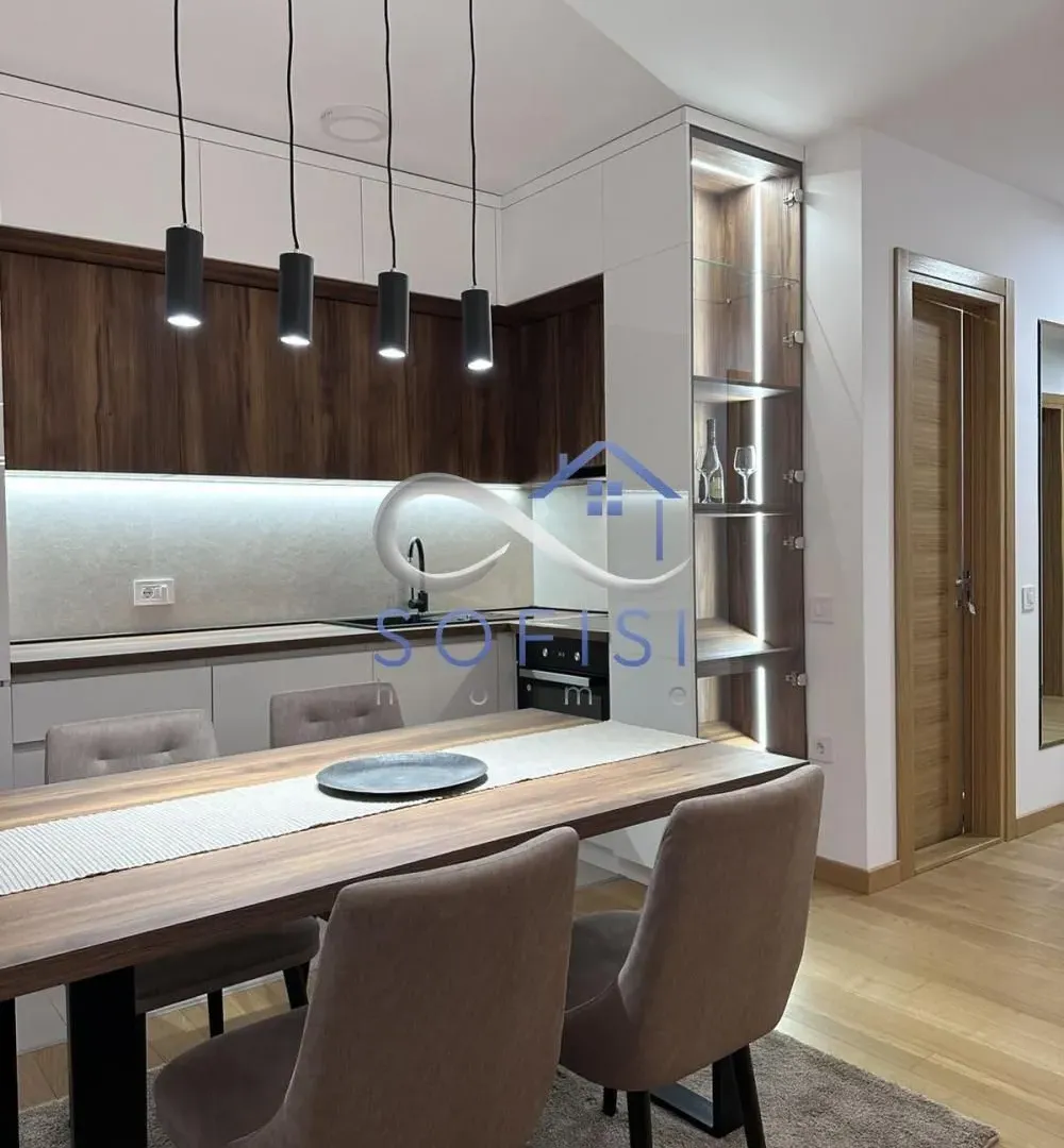 Izdavanje, dvosoban stan, 65m², Centar, Novi Sad