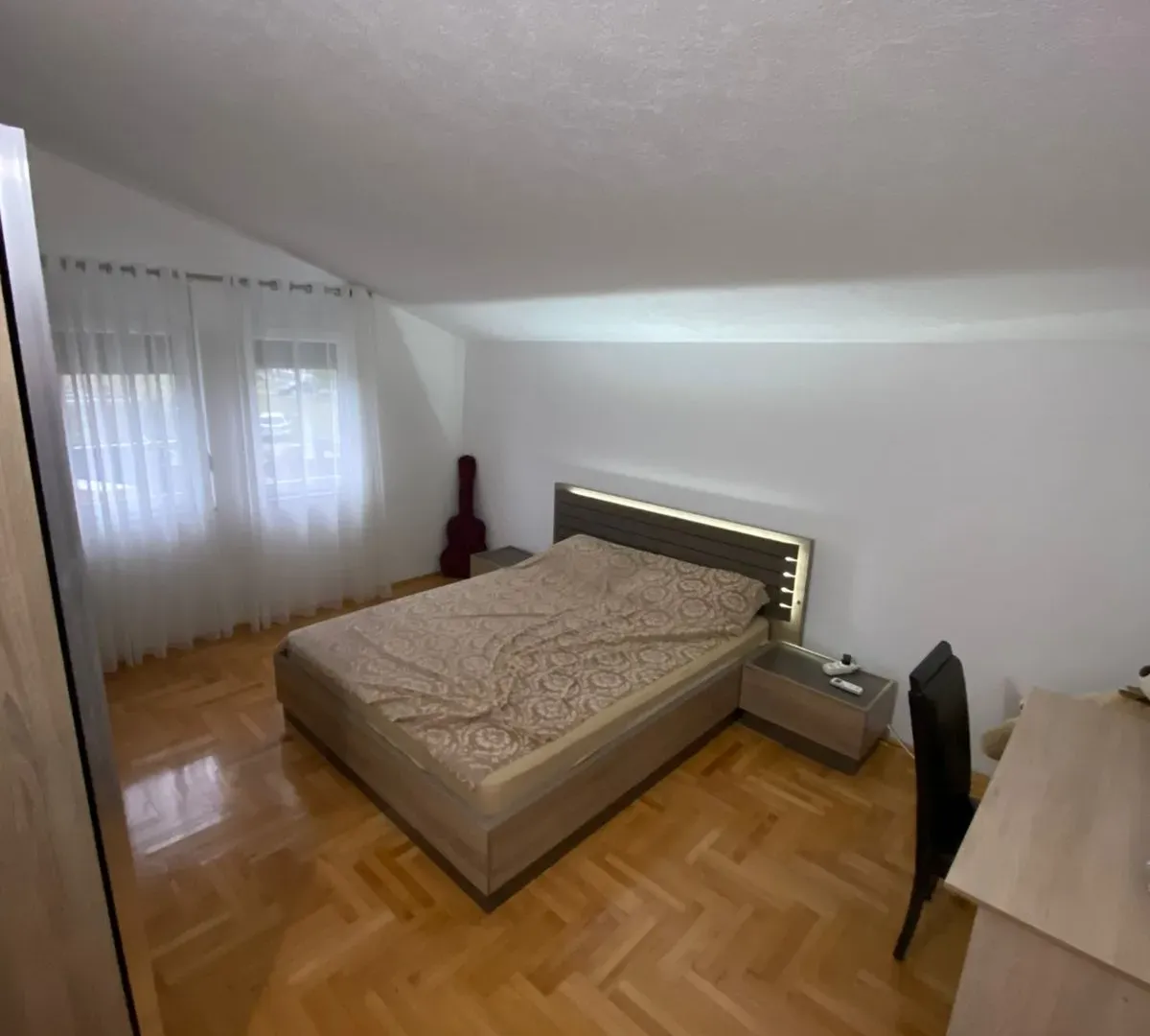 Izdavanje, kuća, 250m², Karaburško Polje, Podgorica