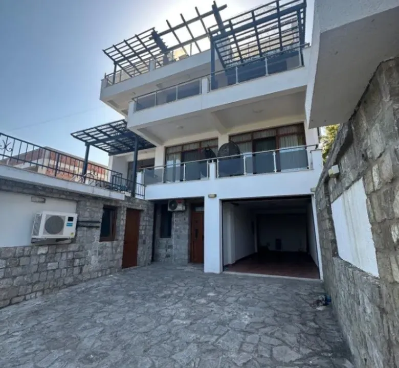Sale, house, 236m², Utjeha, Bar