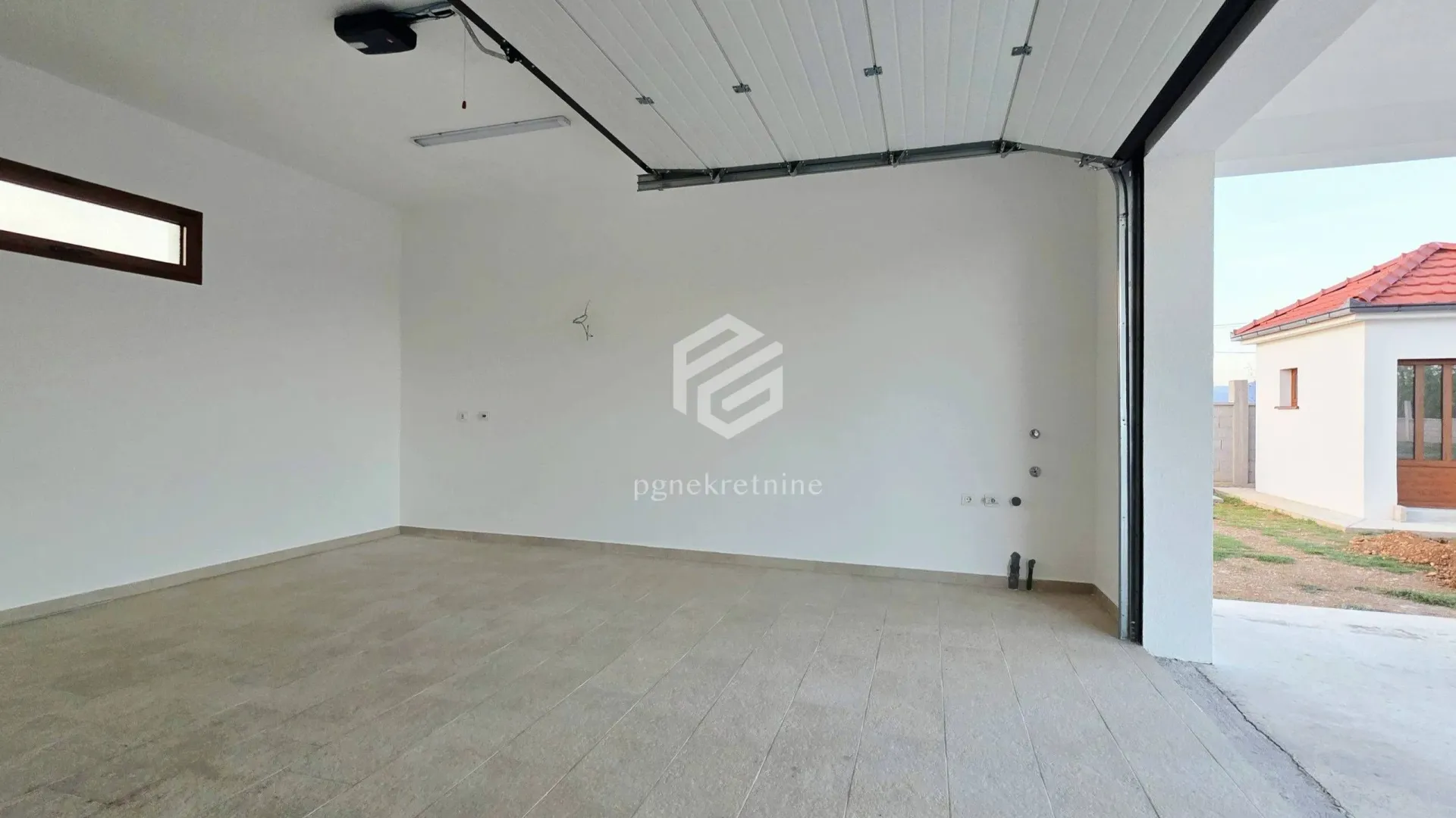 Izdavanje, kuća, 190m², Golubac, Srbija
