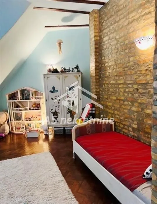Izdavanje, kuća, 367m², Jajinci, Voždovac Sve Podlokacije
