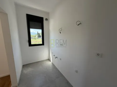 Rent, two bedroom apartment, 64m², Tološi, Podgorica - image 3