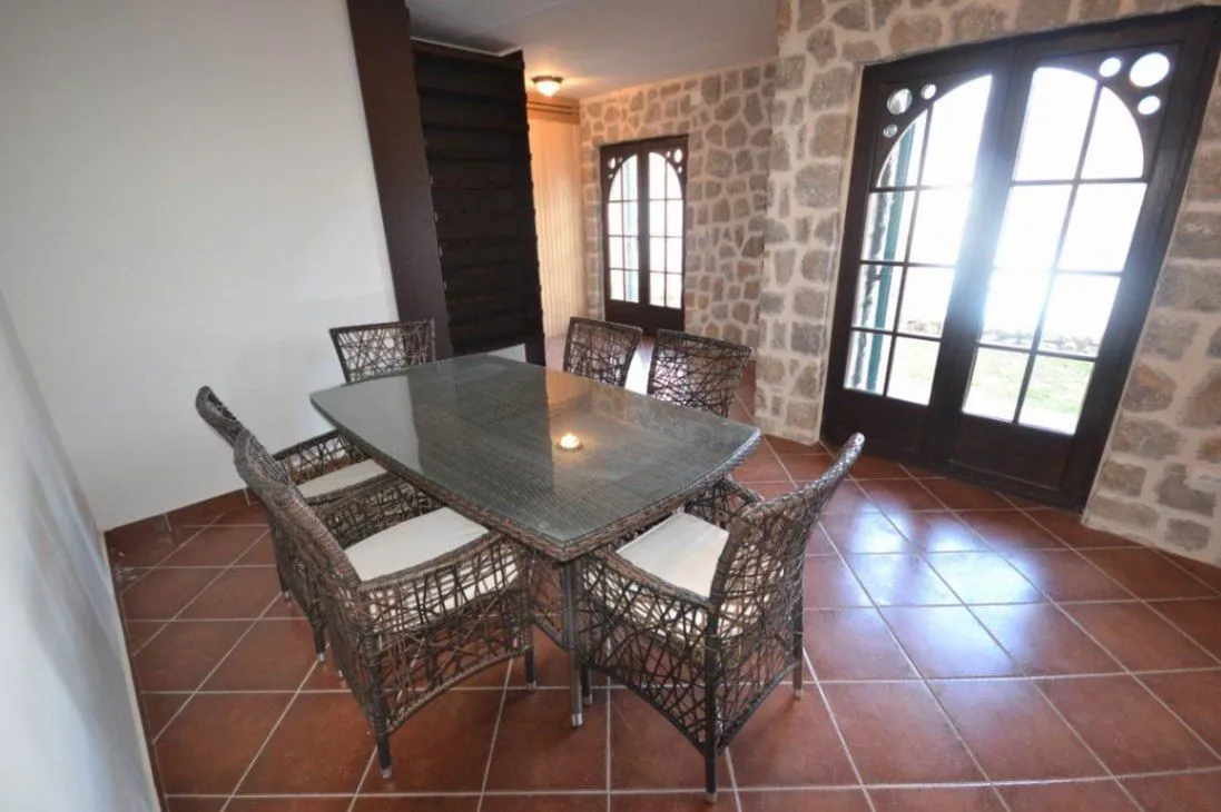 Prodaja, kuća, 235m², Kostanjica, Kotor