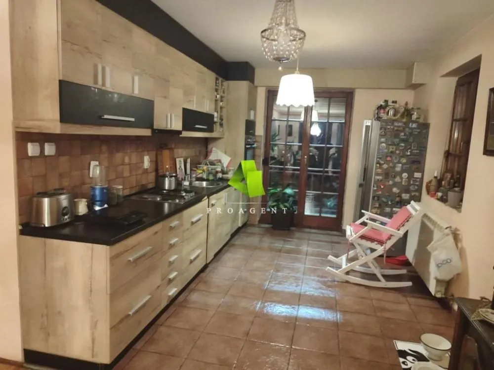 Rent, house, 220m², Palilula, Niš