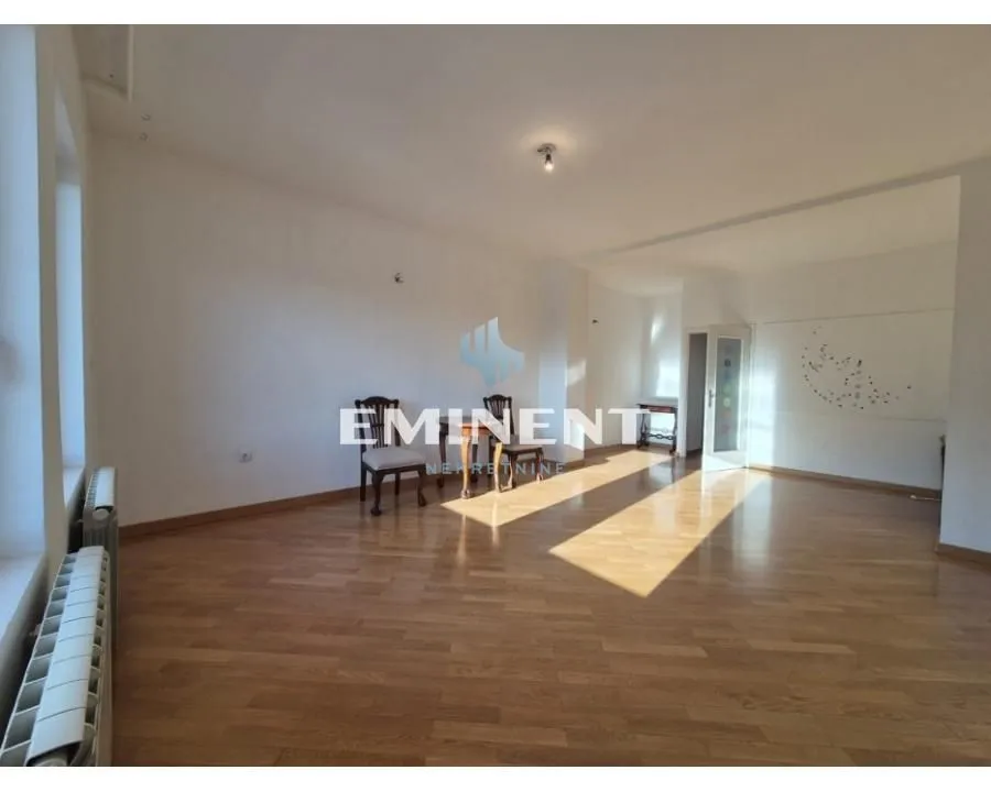 Izdavanje, trosoban stan, 110m², Kalenić Pijaca, Vračar Sve Podlokacije