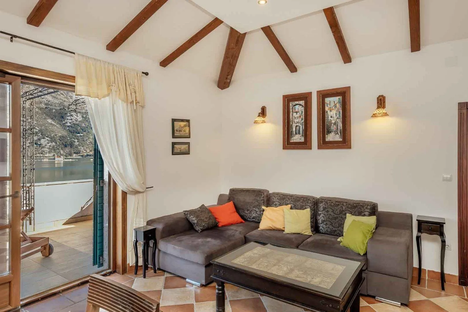 Prodaja, dvosoban stan, 92m², Kostanjica, Kotor