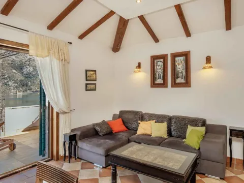 Prodaja, dvosoban stan, 92m², Kostanjica, Kotor - image 20