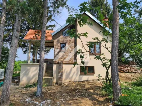 Izdavanje, kuća, 76m², Irig, Srbija - image 1