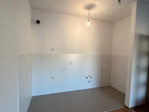 Prodaja, dvosoban stan, 72m², Stari Aerodrom, Podgorica - image 3