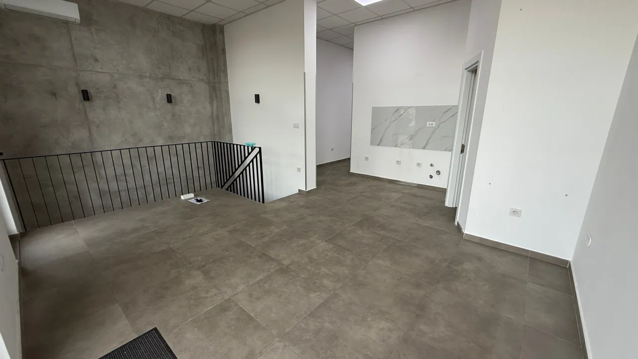 Rent, office space, 130m², Blok 9, Podgorica