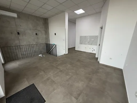 Rent, office space, 130m², Blok 9, Podgorica - image 1