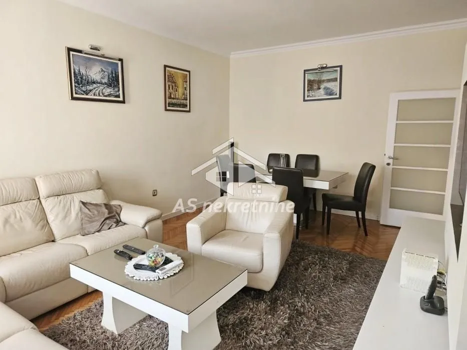 Izdavanje, četvorosoban stan, 86m², Savski Venac, Beograd