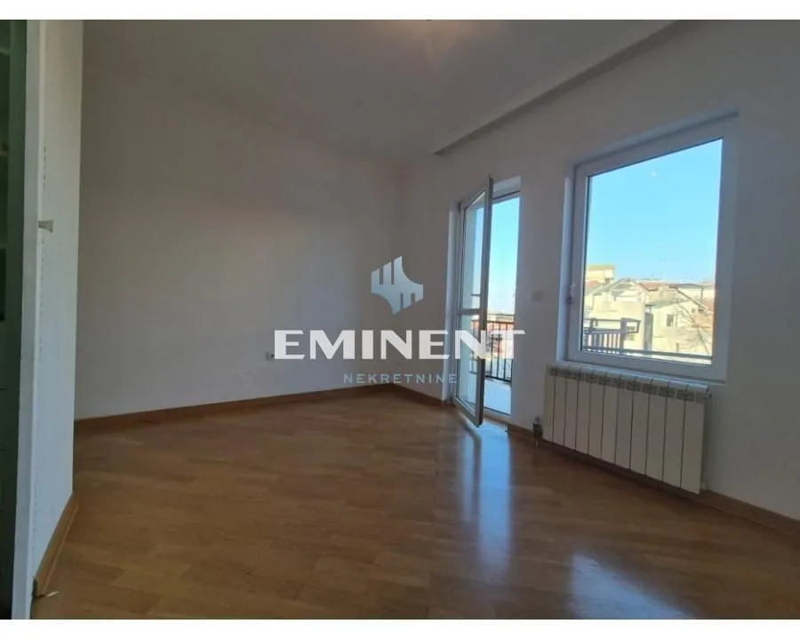 Izdavanje, trosoban stan, 110m², Kalenić Pijaca, Vračar Sve Podlokacije
