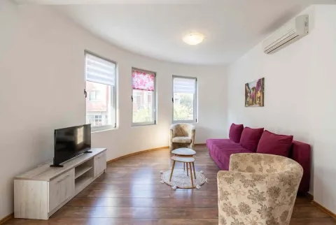 Sale, one bedroom apartment, 48m², Bečići, Budva - image 3
