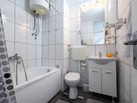 Izdavanje, dvosoban stan, 74m², Stara Varoš, Podgorica - image 11