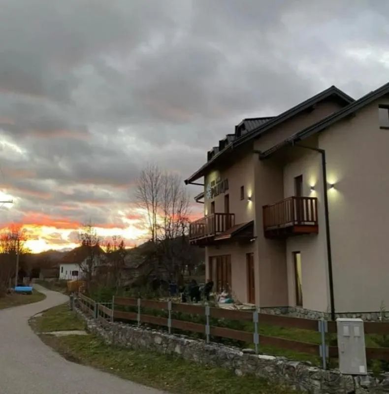 Prodaja, ugostiteljski objekat, 300m², Kolašin, Crna Gora