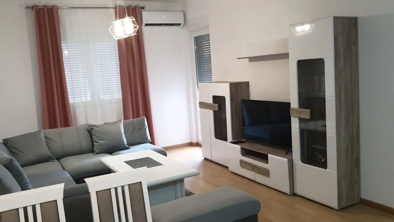 Izdavanje, dvosoban stan, 65m², Pobrežje, Podgorica