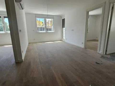 Prodaja, četvorosoban stan, 70m², Zemun Gornji Grad, Zemun Sve Podlokacije - image 1