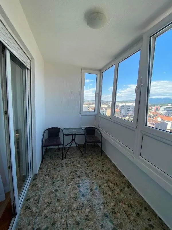 Izdavanje, jednosoban stan, 46m², Stari Aerodrom, Podgorica